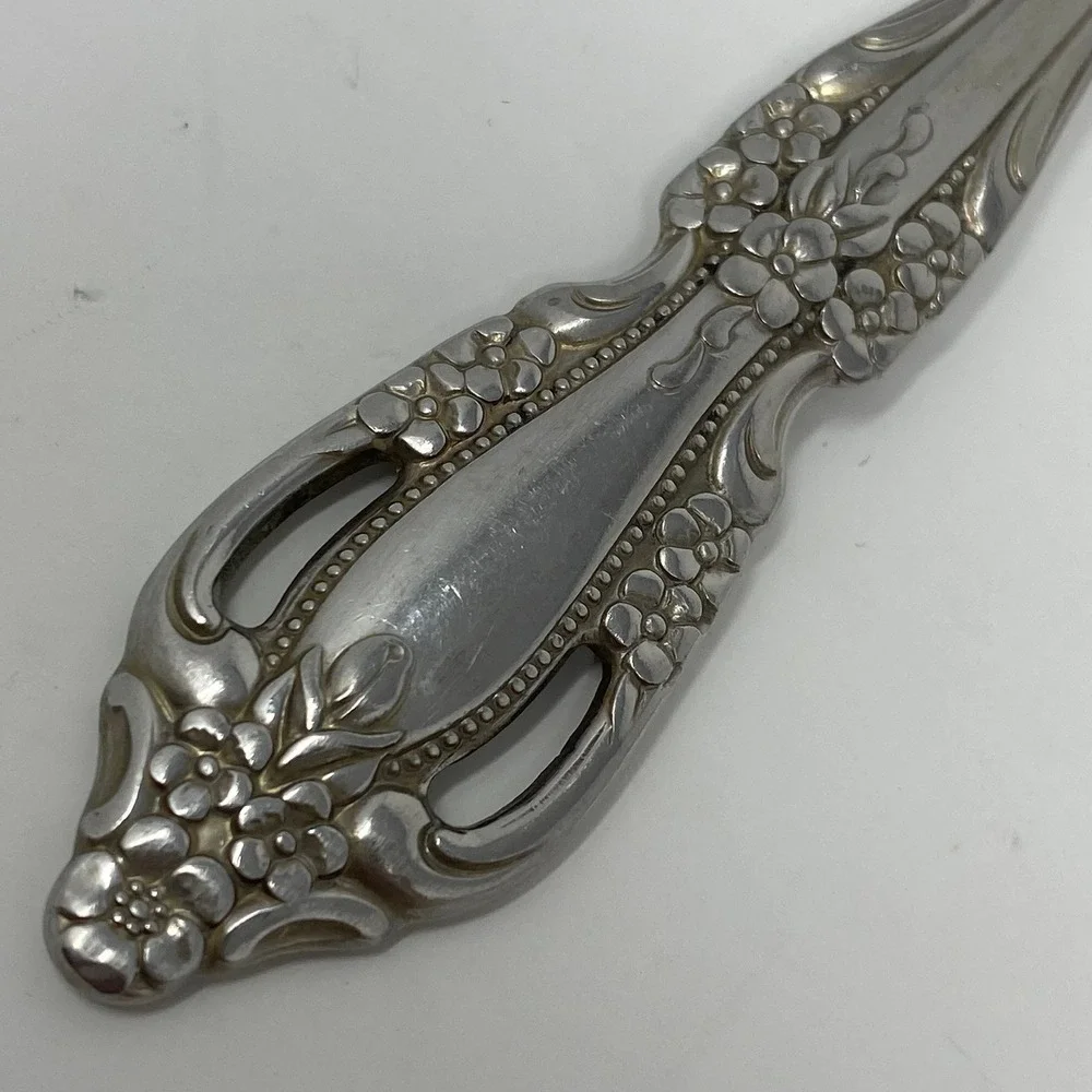 Oneida 2 Dinner Forks Distinction Deluxe Pierced Raphael Rembrandt Mansion Hall